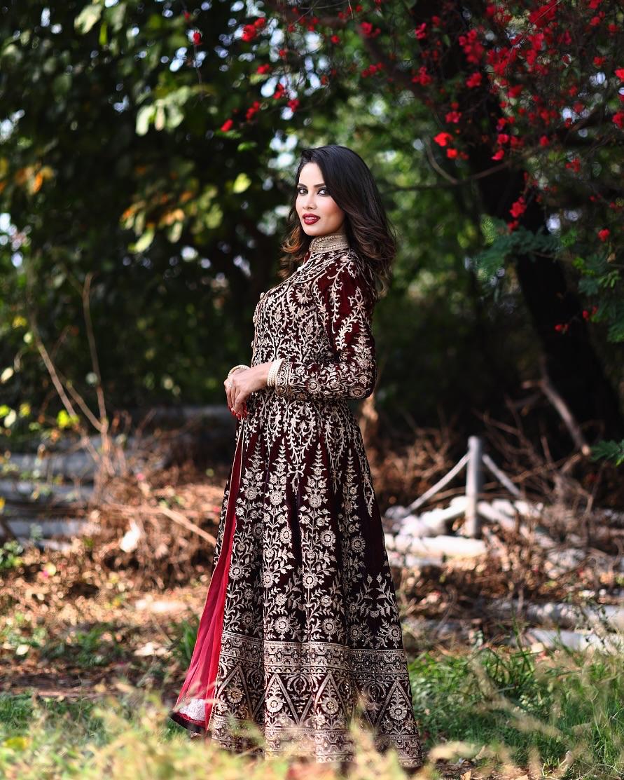 Zinnia posing for a summer runway campaign