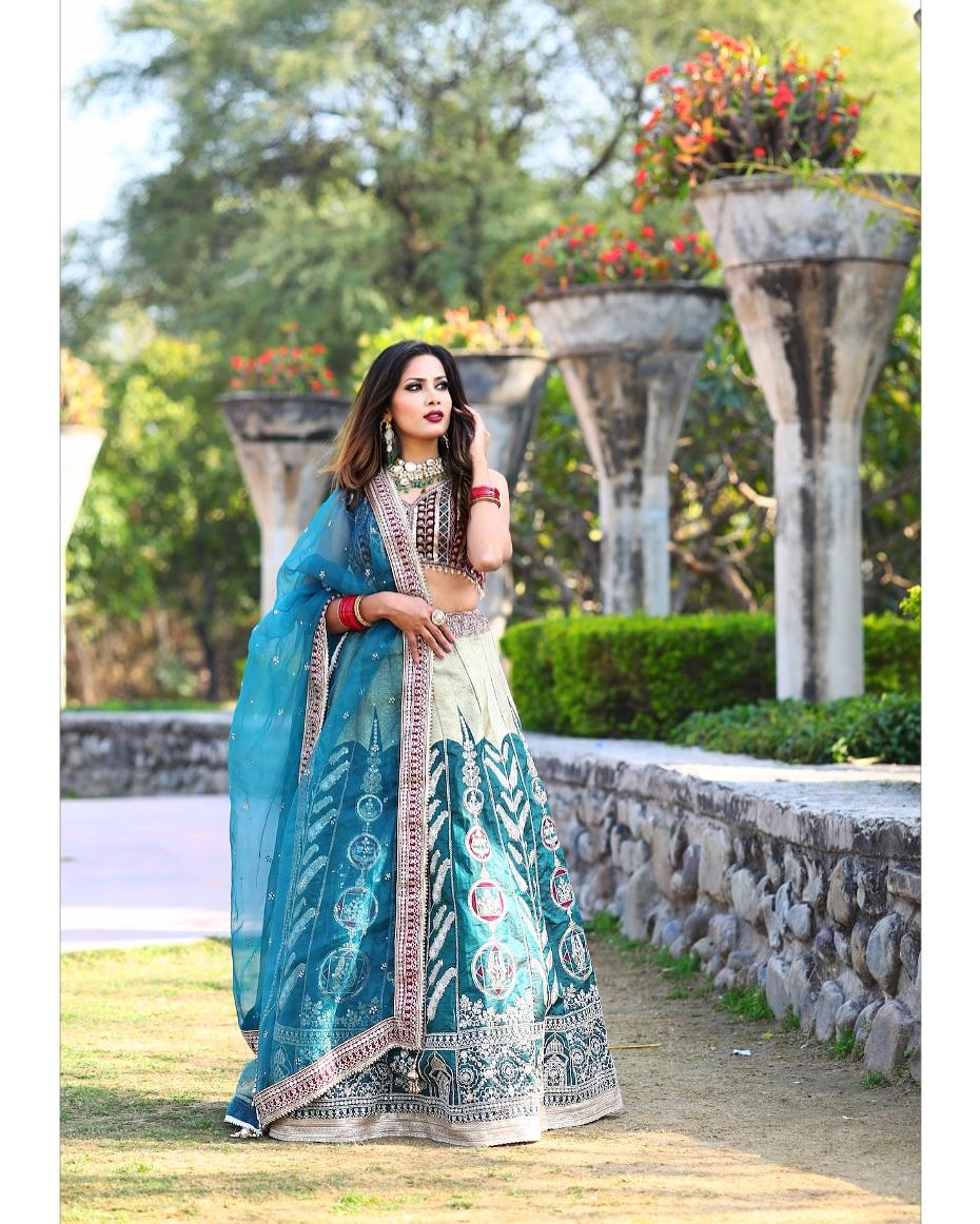 Zinnia posing for a summer runway campaign